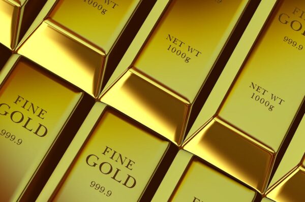 Zenginliği, yatırımı ve finansal istikrarı simgeleyen, üst üste dizilmiş parlak altın külçeleri.